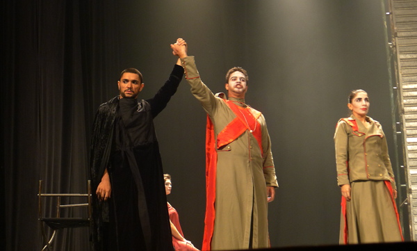 Hamlet, que estreou no Janeiro, vai pra Curitiba. Foto: Ivana Moura