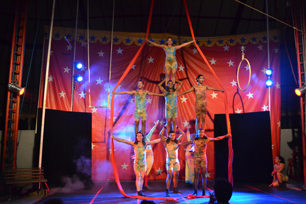 Ilusão - Um ensaio melodramático circense, espetáculo da Escola Pernambucana de Circo. Foto: Paulo Estevan