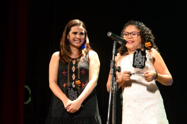 dividiram o prêmio de melhor atriz de teatro infantil 