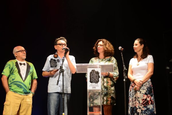 José Manoel recebeu prêmio especial da Apacepe. 