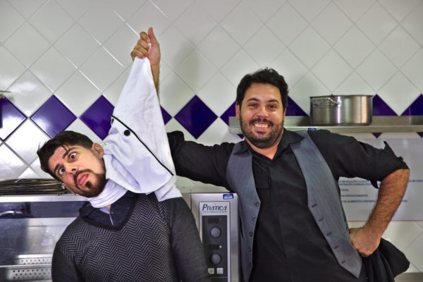 Diógenes D. Lima e Thiago Ambrieel leva para cozinha três tragédias do bardo inglês