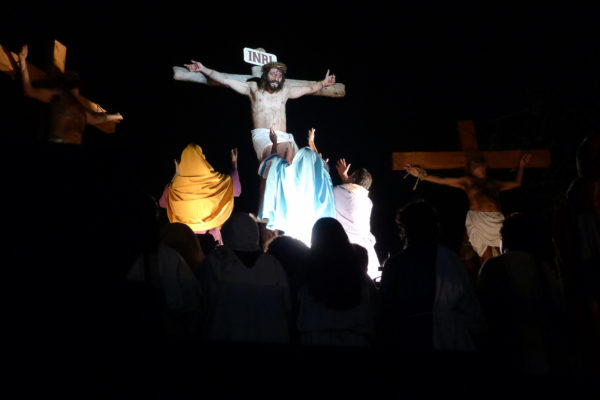 Cena da Crucificação. Foto Ivana Moura